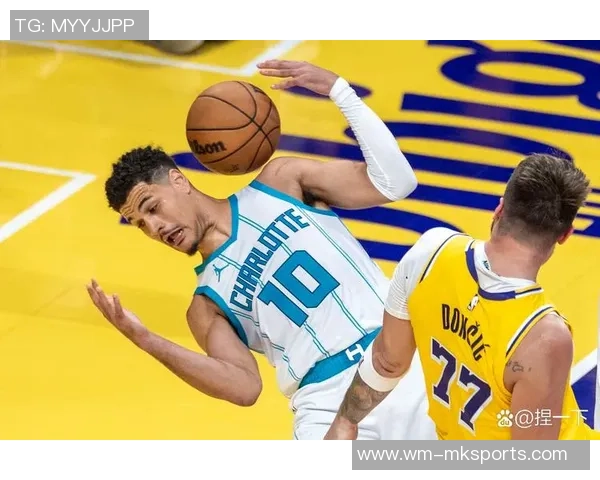 湖人队与黄蜂队2019年常规赛精彩对决回顾与分析